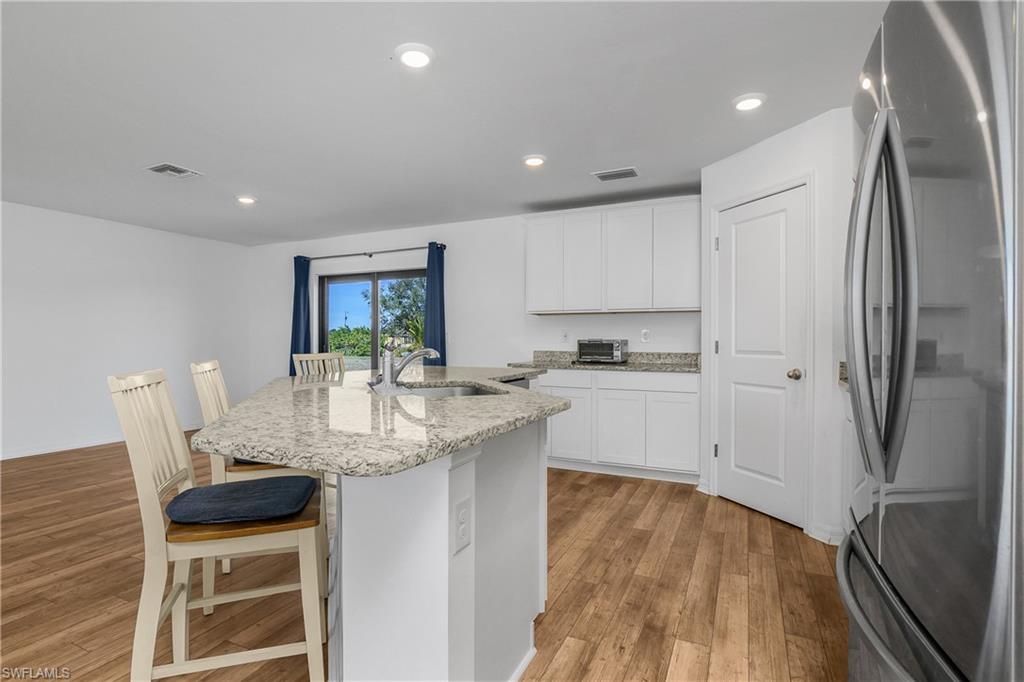 MIRROR LAKES - Residential Lease