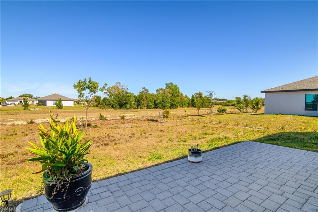 MIRROR LAKES - Residential Lease