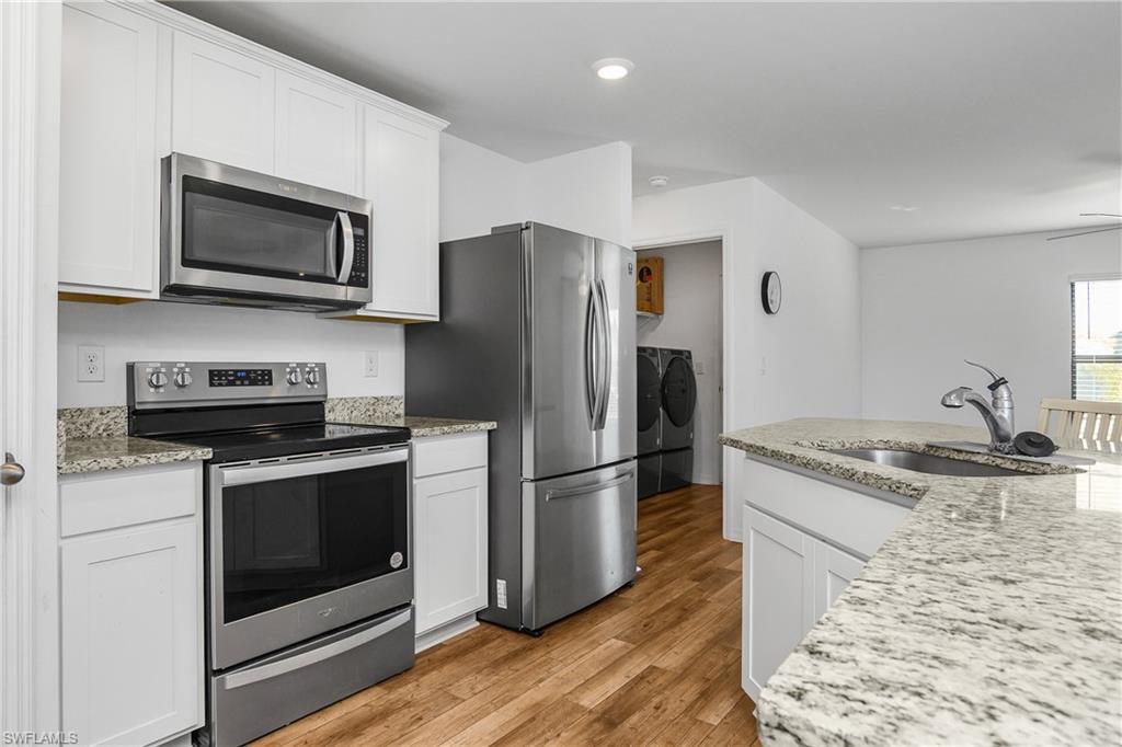 MIRROR LAKES - Residential Lease