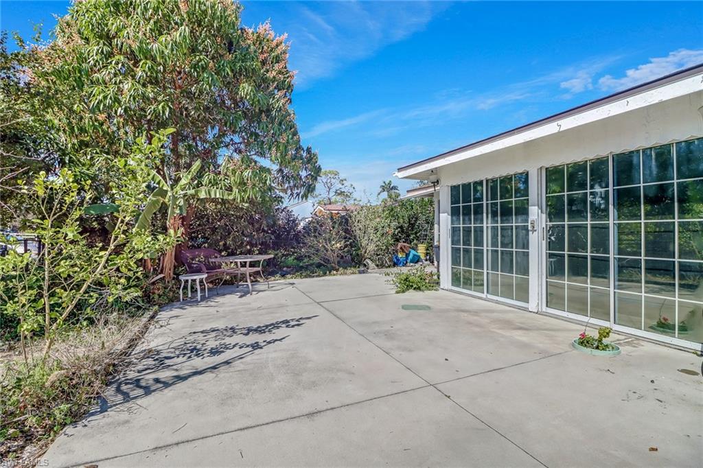 NAPLES VILLAS - Residential