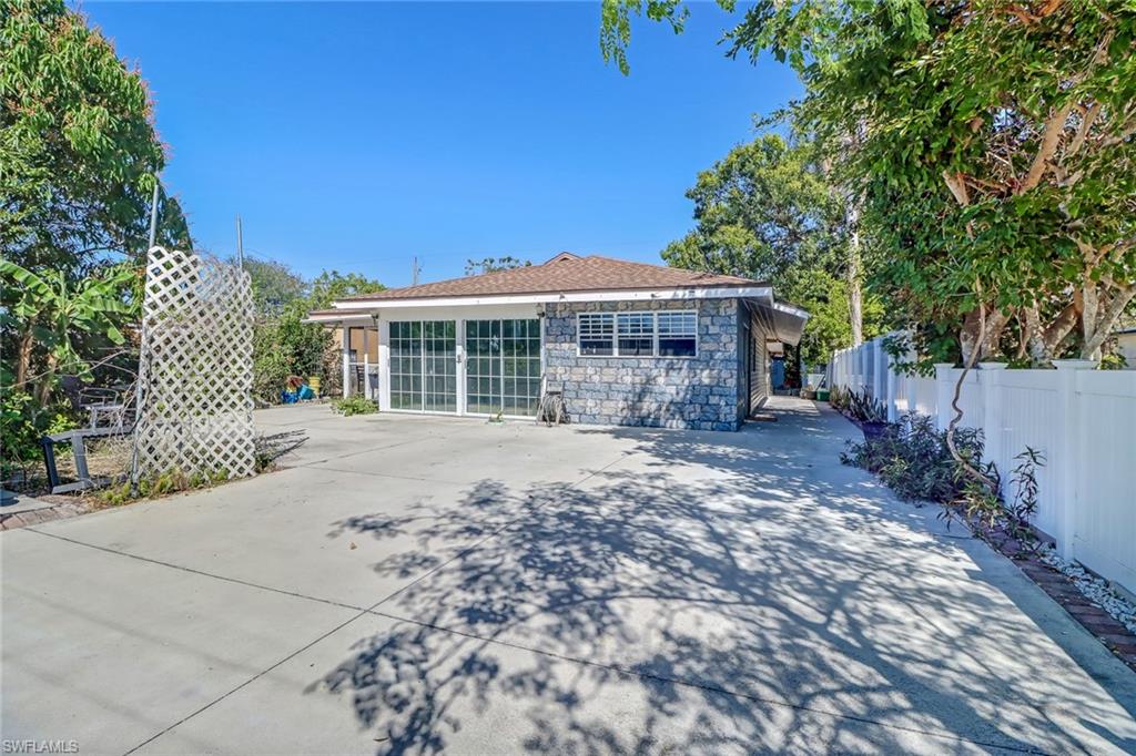 NAPLES VILLAS - Residential