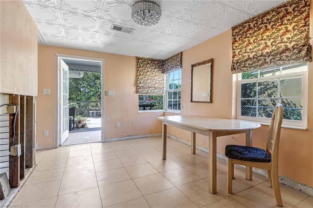 NAPLES VILLAS - Residential