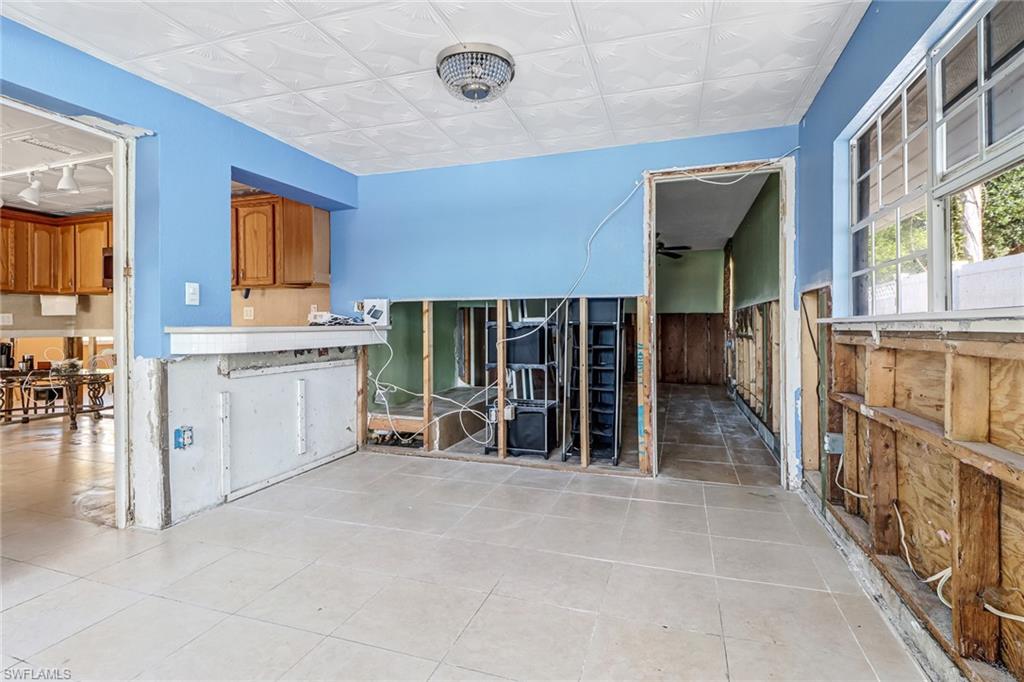 NAPLES VILLAS - Residential