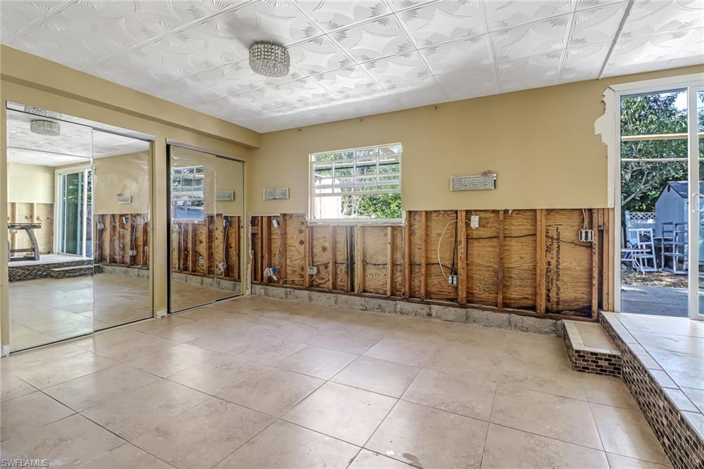 NAPLES VILLAS - Residential