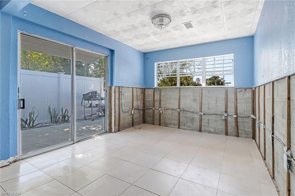 NAPLES VILLAS - Residential