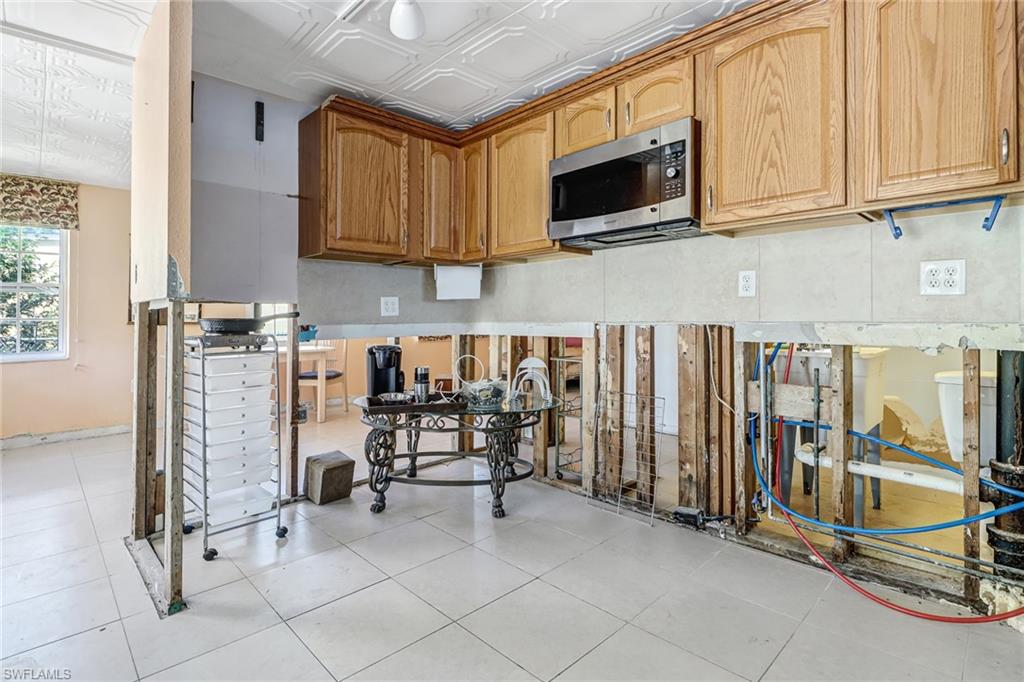 NAPLES VILLAS - Residential