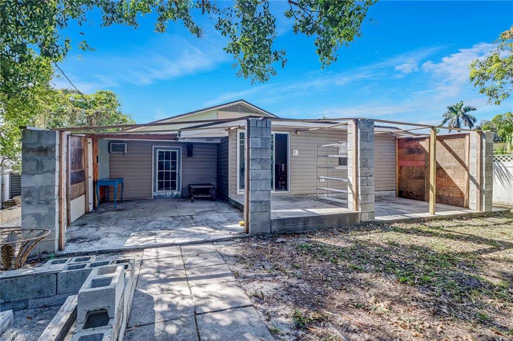 NAPLES VILLAS - Residential