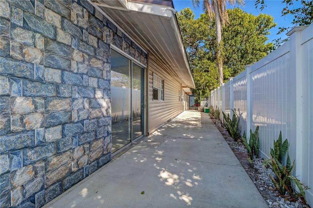 NAPLES VILLAS - Residential