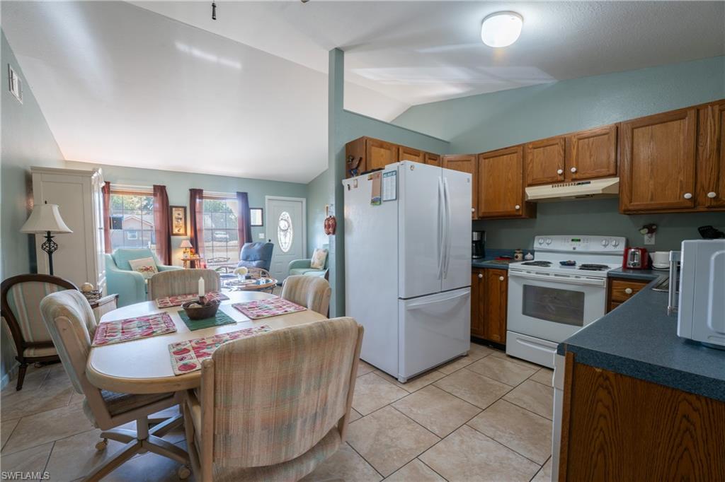 COUNTRY VILLAGE - Residential