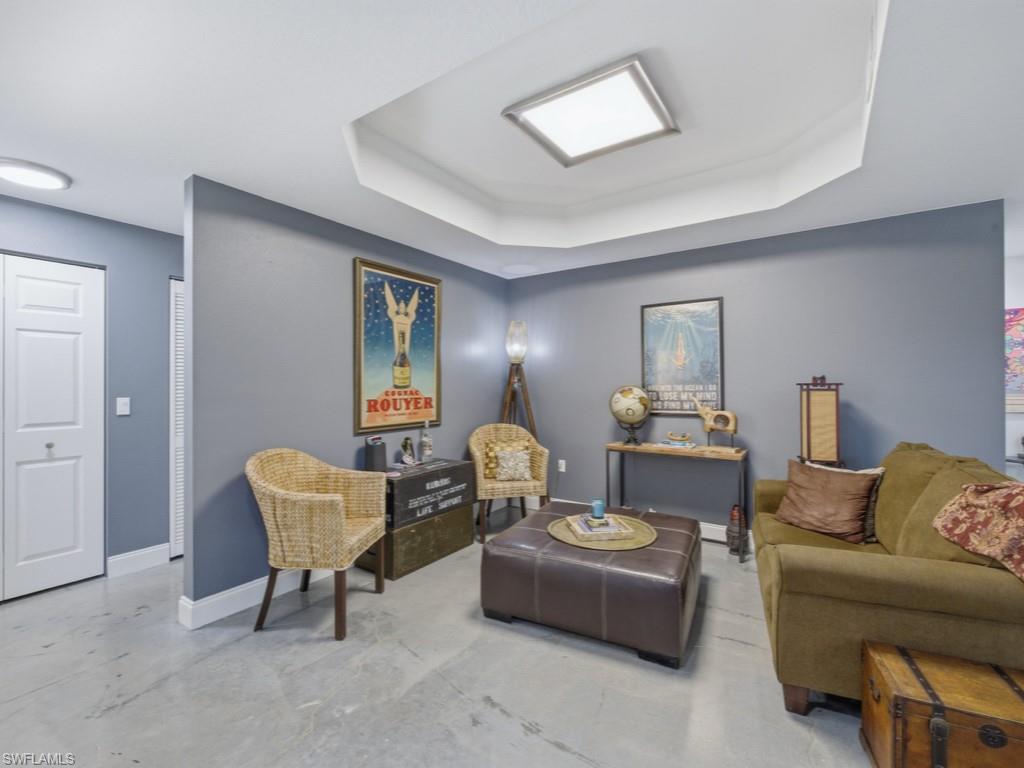 HUNTINGTON LAKES - Residential