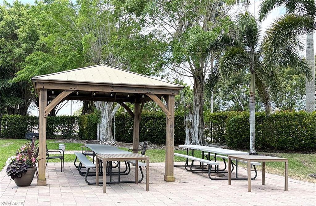 HUNTINGTON LAKES - Residential