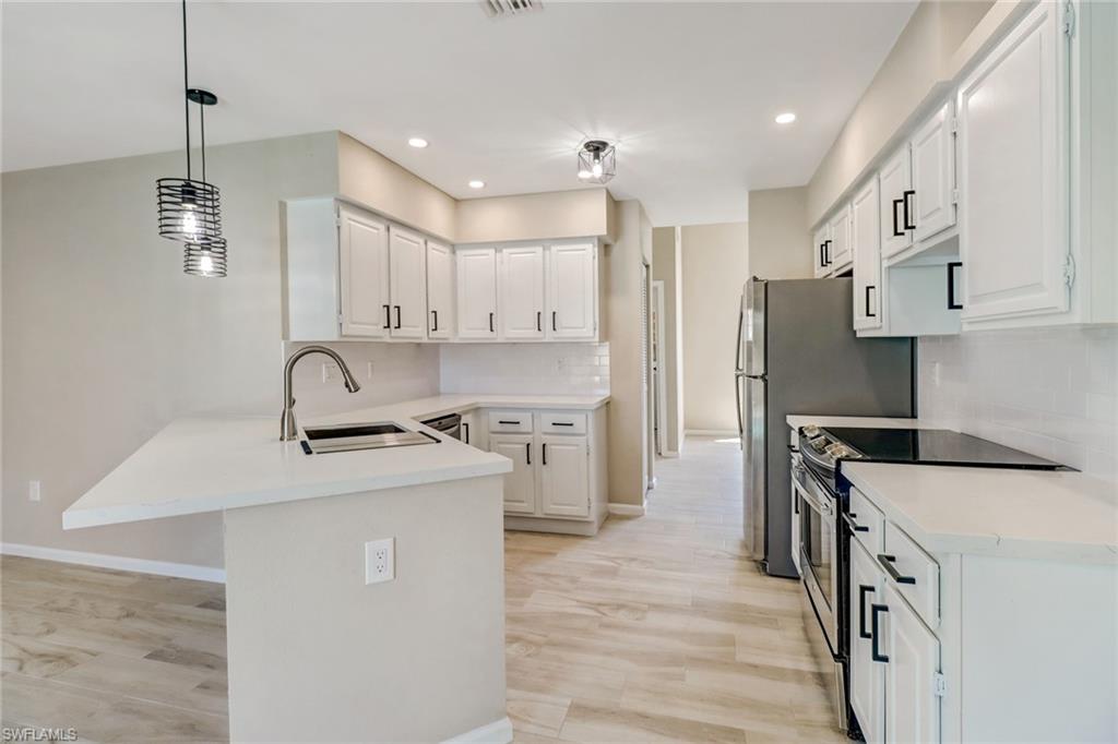 QUEENS PARK AT LAGO VERDE - Residential