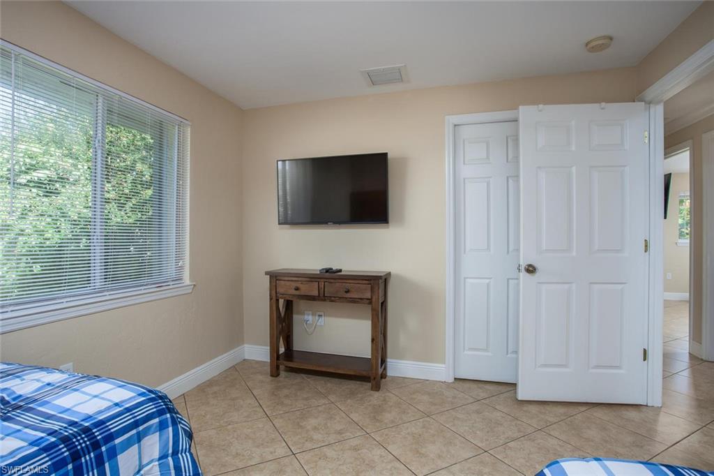 NAPLES PARK - Residential