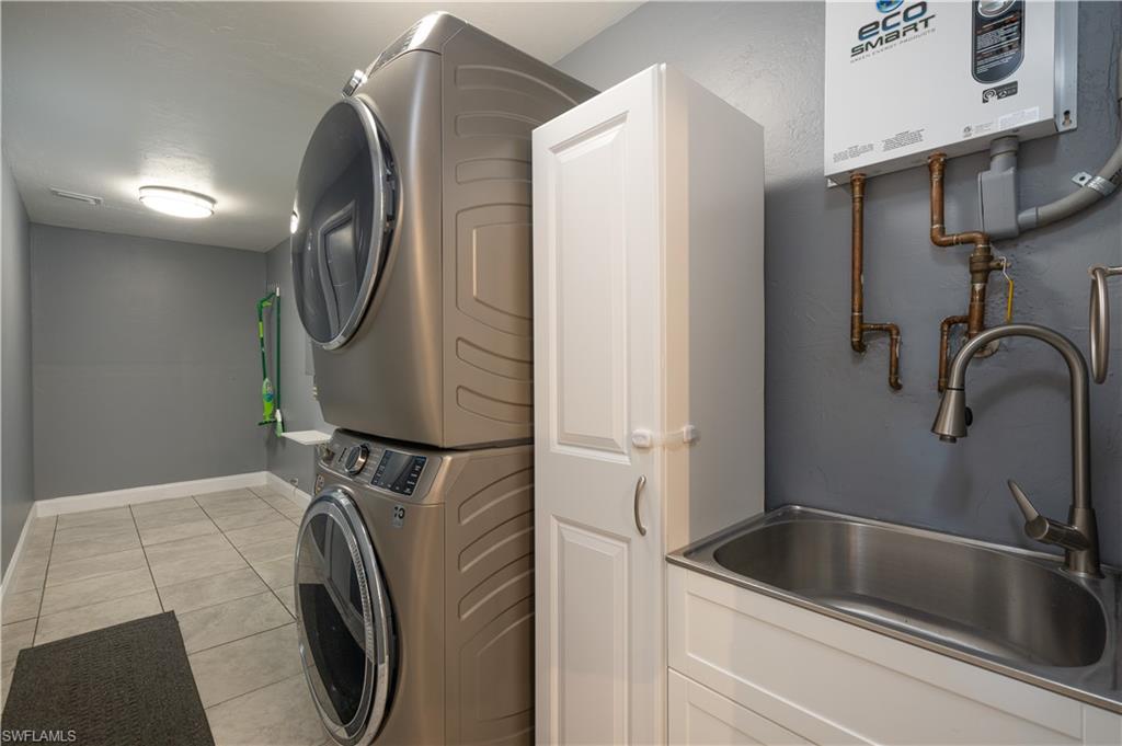 SAN CARLOS PARK - Residential