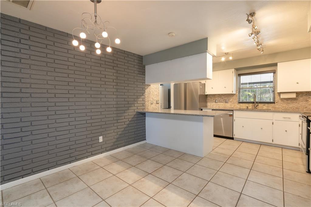 SAN CARLOS PARK - Residential