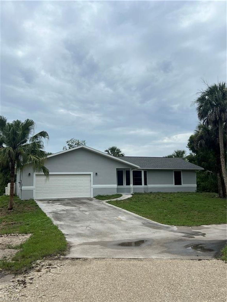 DON'T MISS OUT!!! Single Family home with over 2.5 acres for the LOWEST PRICE in the market. This 3 Bedroom, 2 Bathroom Single Family home has been fully renovated and it is ready for YOU!!! The house has fresh paint on both the inside and outside. It has a BRAND NEW ROOF AND AC, BRAND NEW TILE FLOOR, BRAND NEW KITCHEN /KITCHEN APPLIANCES AND BRAND NEW BATHROOMS. NOW OFFERING SELLER CONCESSSION TOWARDS CLOSING COSTS.