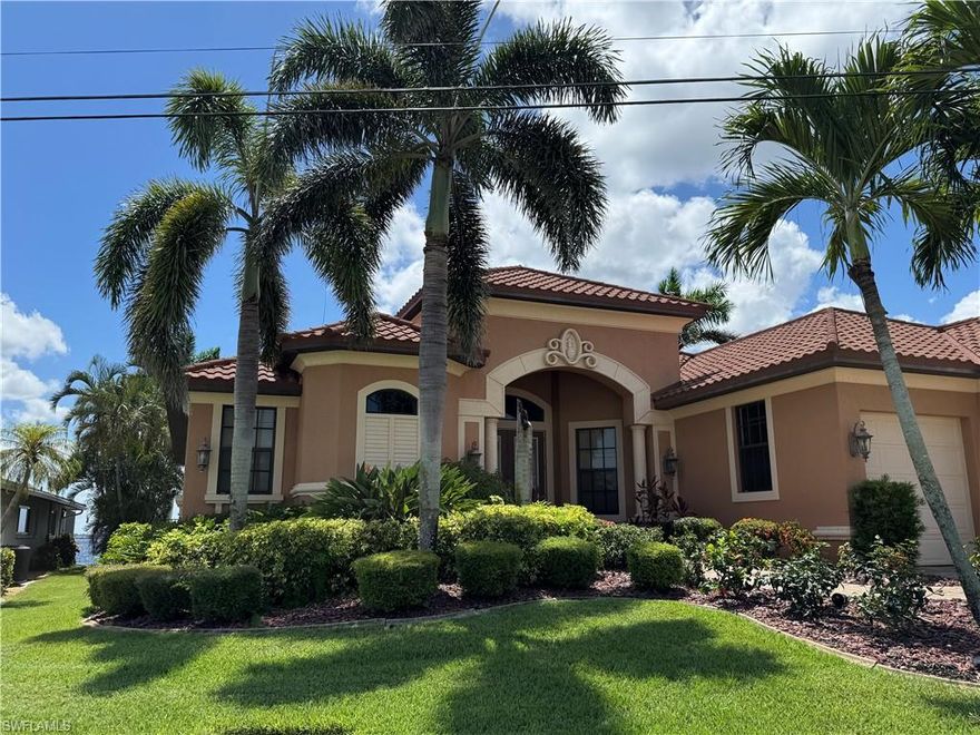 SHORT TERM VACATION RENTAL ONLY! - WEEKLY RENTALS WELCOME! ASK FOR A PERSONALIZED QUOTE WITH OFF-SEASON AND DISCOUNTED PRICING! 
The Riverhouse Queen is situated on Cape Coral's Gold Coast, directly on the Caloosahatchee River. This exclusive domicile features a large electrically heated pool. At the spacious lanai, you'll find a freestanding Hot Tub, chaise lounges, and a BBQ grill. The villa is equipped with flat TVs, a Washer, a Dryer, Towels, and Linens. The kitchen is fully equipped. Keurig Coffee Maker: Bring your favorite K-Cups. Amenities: Boating, fishing, golfing, tennis, biking, shopping, swimming, walking the beach, enjoying sunsets, and just relaxing. As for fine dining, we have over 1500 restaurants in the area. For the kids, there is Sun Splash water park, a go-kart track, mini-golf, horseback riding on the edge of the Everglades, and much more. Bush Gardens in Tampa is just 2 hours away by car, and Disney World in Orlando is 3 to 4 hours away by car—additional charges apply for groups of five people or more (please see Rates and Availability). If you are a larger group, there is an opportunity to rent five vacation homes in a row. A boat lift is currently NOT available.