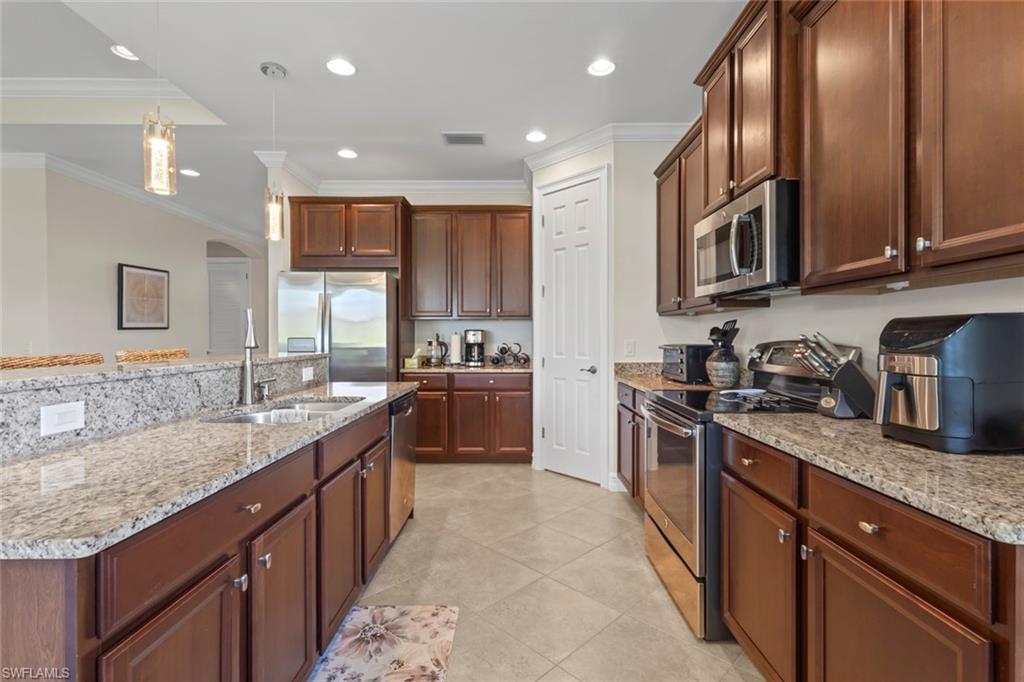 BANYAN BAY - Residential