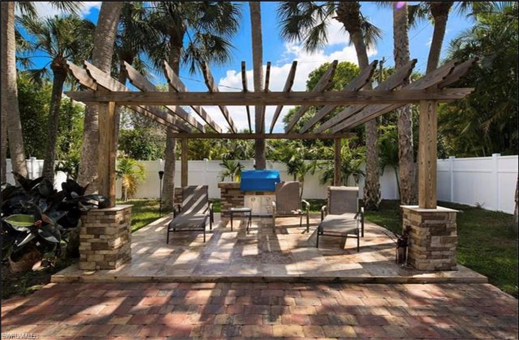 NAPLES PARK - Residential