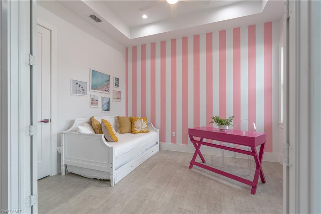 NAPLES PARK - Residential