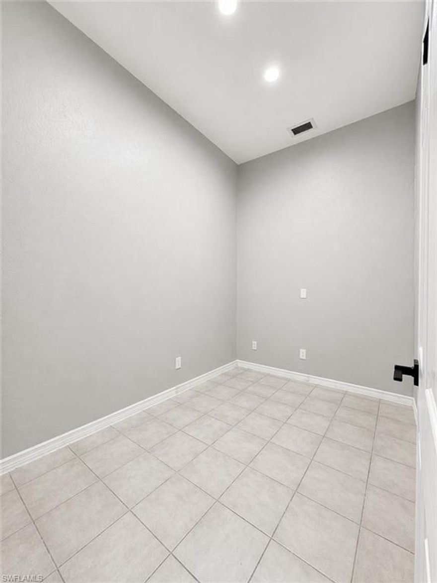 Executive Office Available – Move-In Ready | Utilities Included

We have one executive office available for immediate lease, perfect for professionals seeking a quiet, efficient workspace. The office measures 70 sq ft (7’ x 10’) and is ideal for focused work or client meetings.

The space includes access to a common bathroom and break area, and water, electric, and internet are all included, keeping your monthly expenses simple and predictable.

Desks and chairs are available for lease, making this a true plug-and-play office. Virtual office options and mailbox services are also available upon request.

? Limited availability — secure this executive office today!