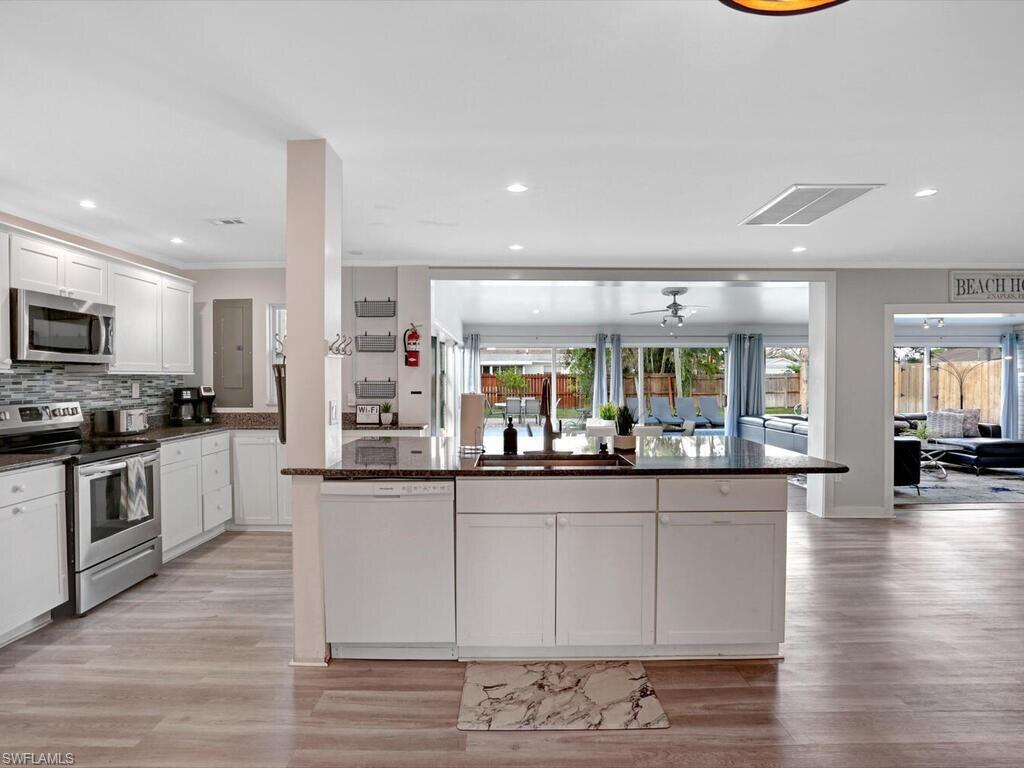 NAPLES PARK - Residential