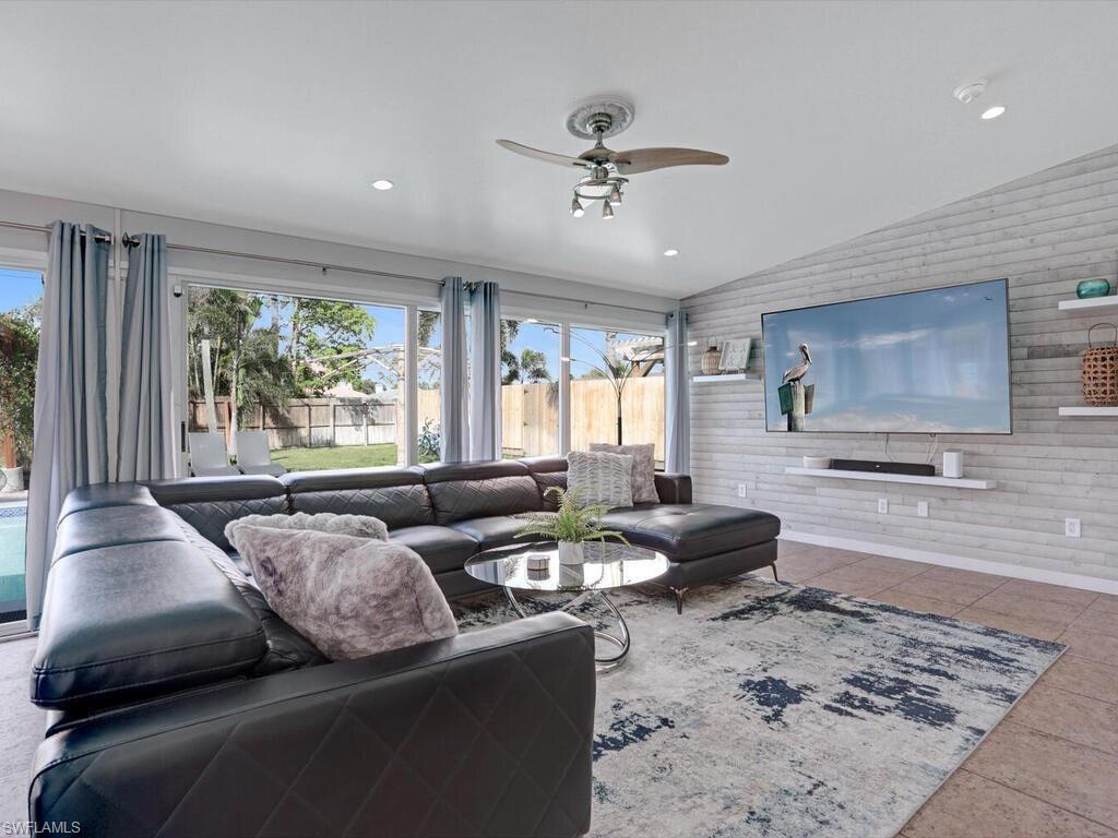 NAPLES PARK - Residential