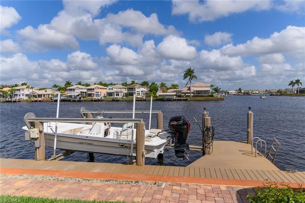 THE CAYS - Residential