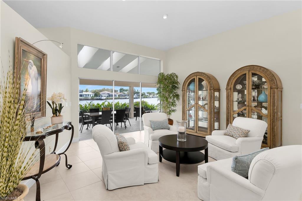 THE CAYS - Residential