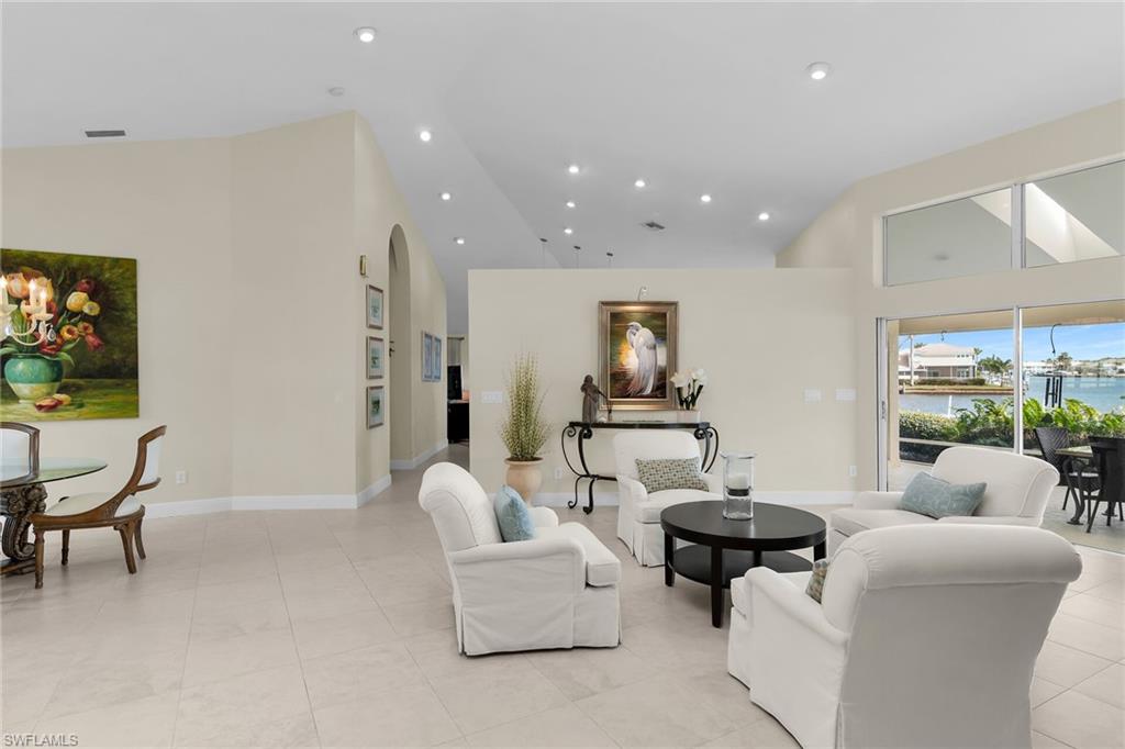 THE CAYS - Residential