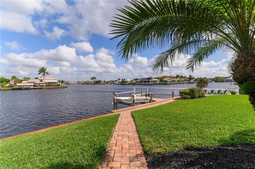 THE CAYS - Residential