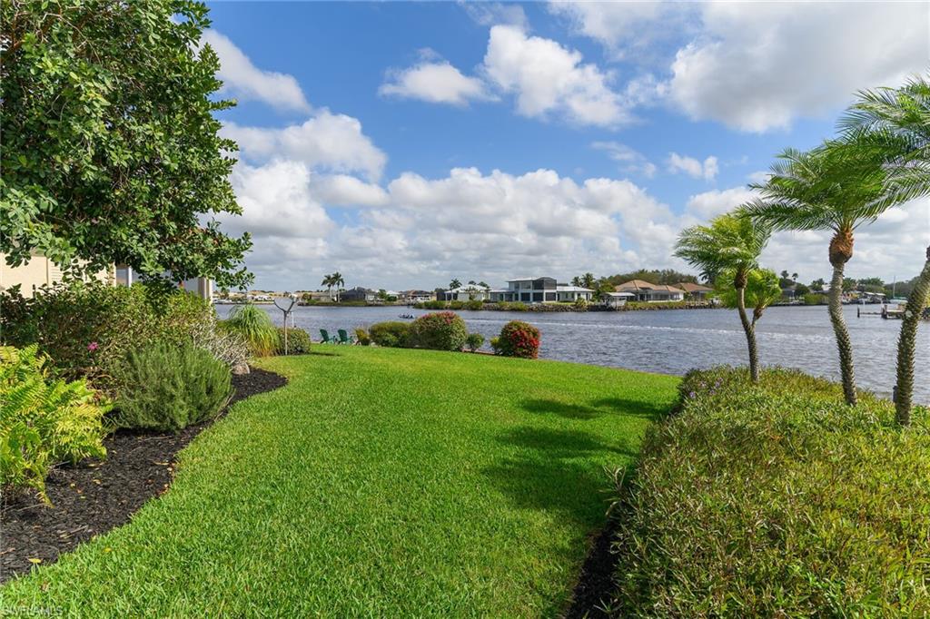 THE CAYS - Residential