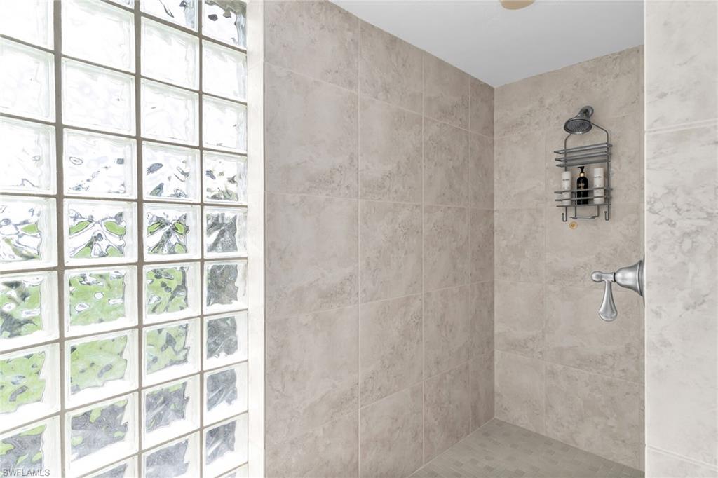 THE CAYS - Residential