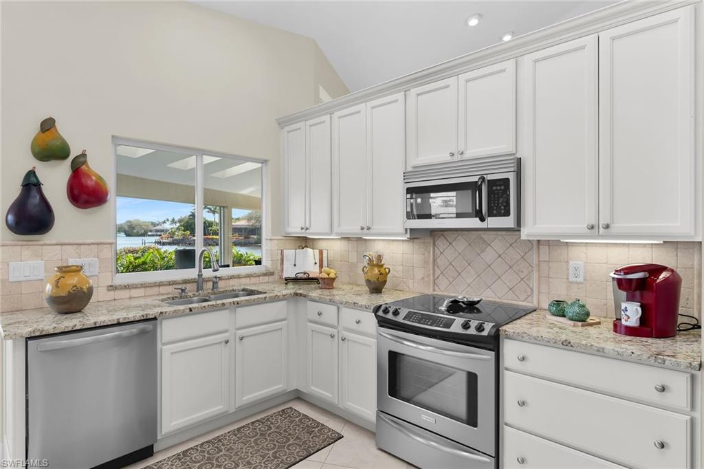 THE CAYS - Residential