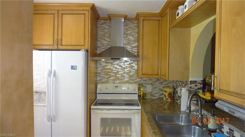 SQUARE ONE CONDO - Residential