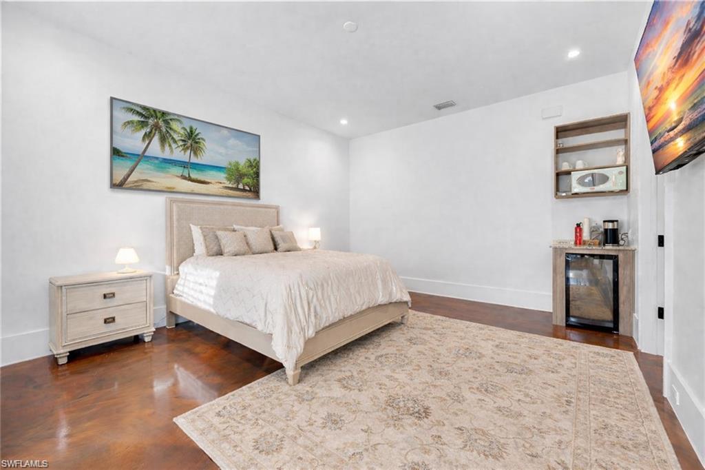 COACH HOUSE - Residential