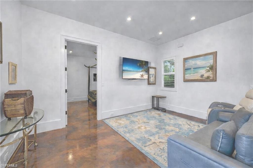 COACH HOUSE - Residential