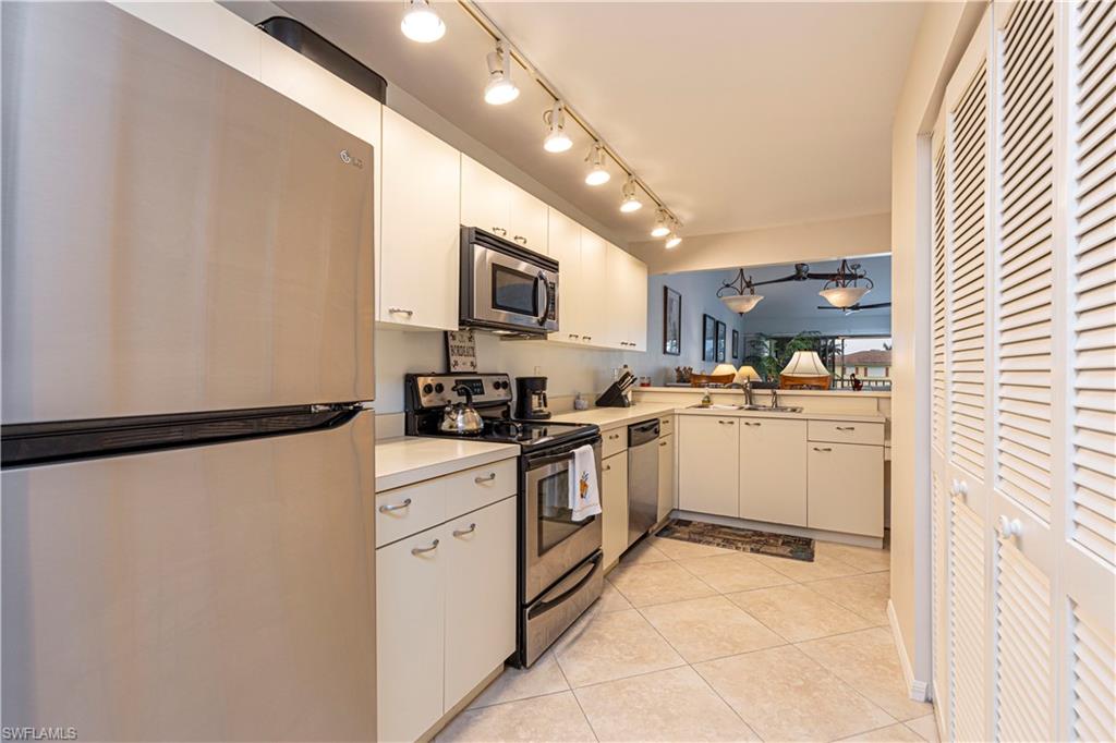 FOUNTAINS V - Residential Lease