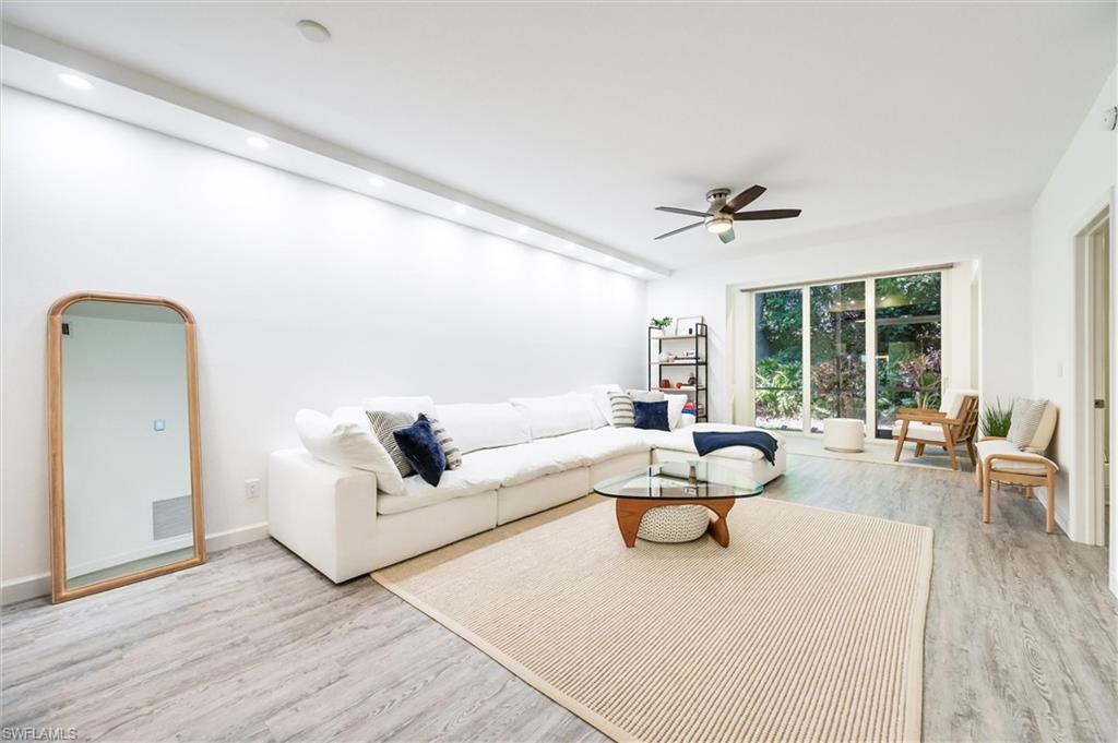 LAUREL OAKS AT PELICAN BAY - Residential Lease