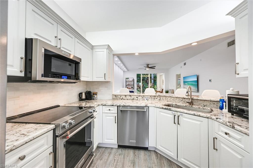 LAUREL OAKS AT PELICAN BAY - Residential Lease