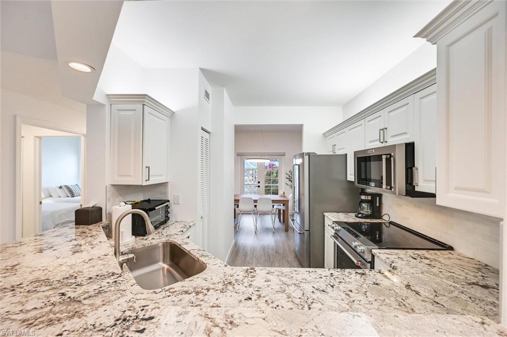 LAUREL OAKS AT PELICAN BAY - Residential Lease