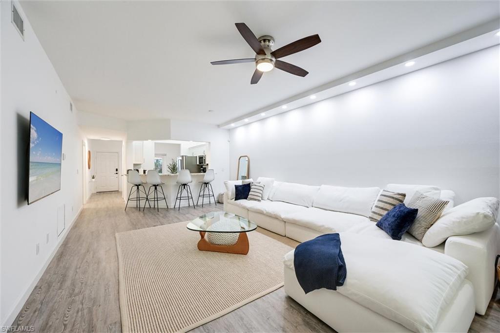 LAUREL OAKS AT PELICAN BAY - Residential Lease