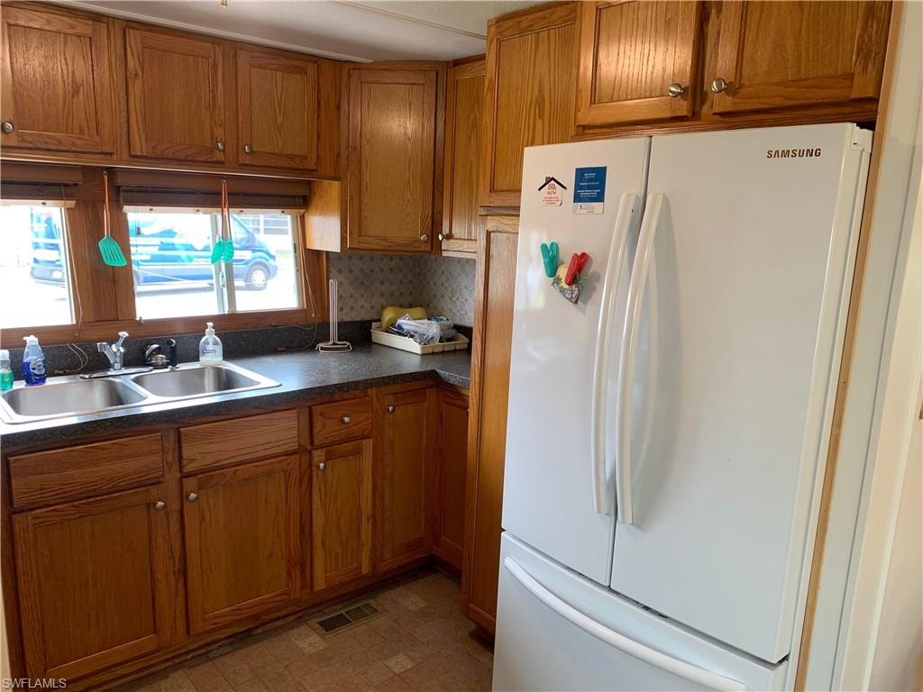 MOBILE MANOR - Residential