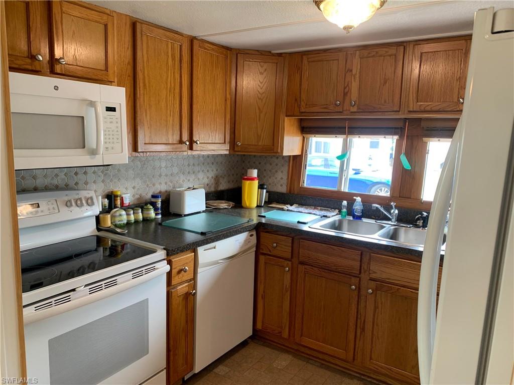 MOBILE MANOR - Residential