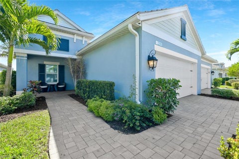 Photo of 2291 Marquesa CIR, NAPLES, FL 34112 (MLS # 226037875)