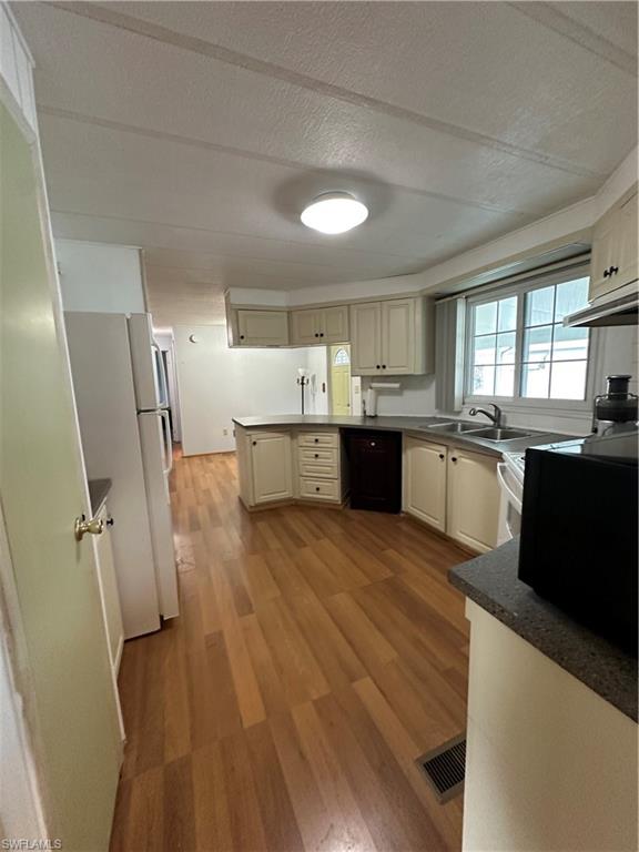 OAK PARK VILLAGE CO-OP INC - Residential