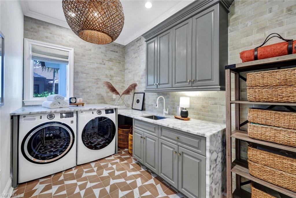 MOORINGS - Residential