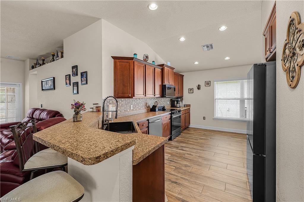 CREEKSIDE - Residential