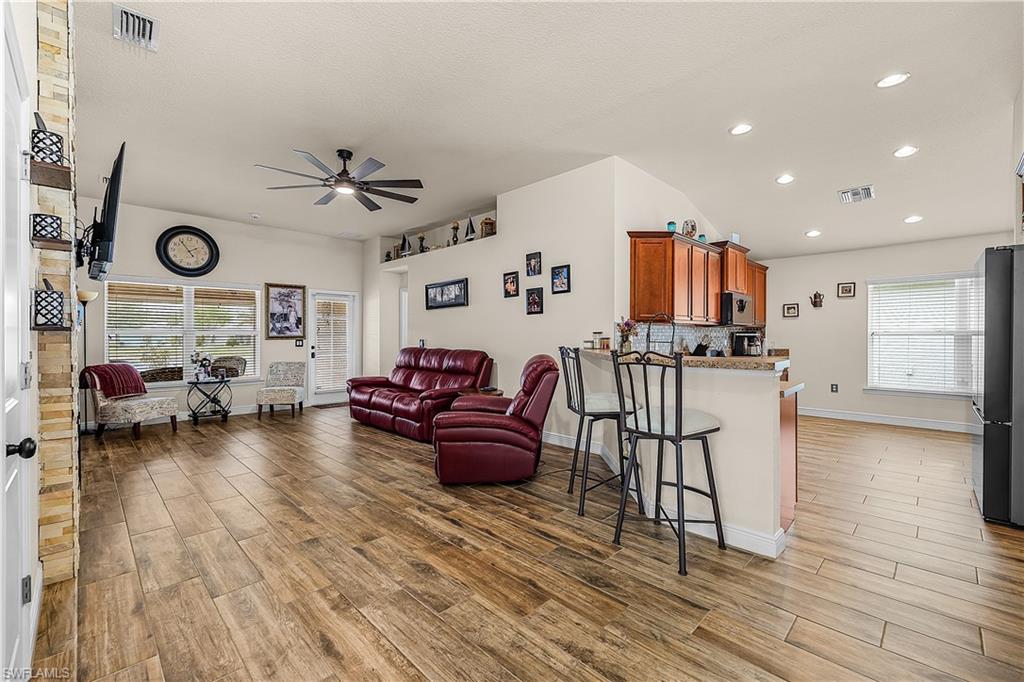 CREEKSIDE - Residential