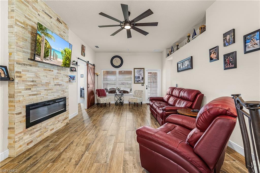 CREEKSIDE - Residential